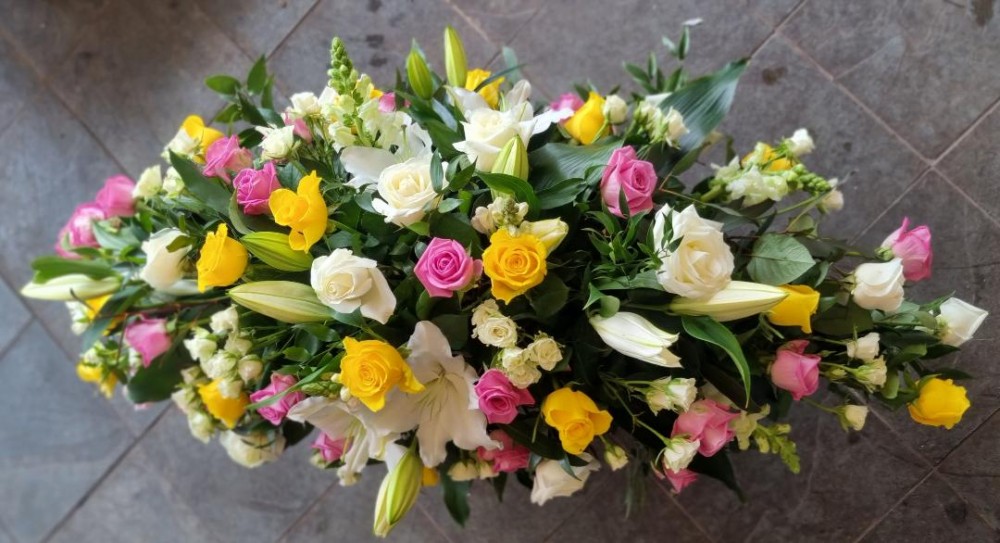 4 FT COFFIN SPRAY ( pinks ,yellow and white )