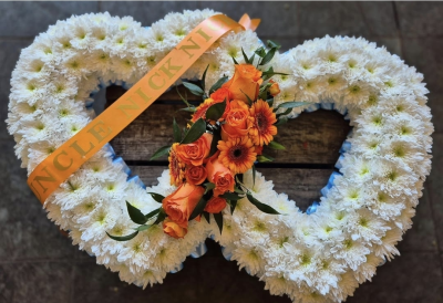 Based double heart - Based Double heart tribute in with orange spray or colours of your choice.