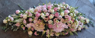 Pink Spray - Pink shades or colours of your choice.

This can be made in all roses at an extra cost of £150